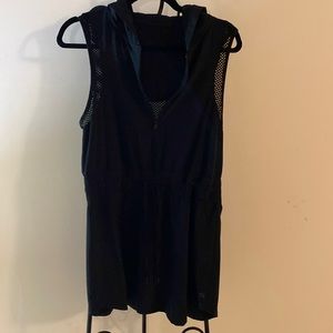 Black gap fit dress with hood,pockets & zipper
